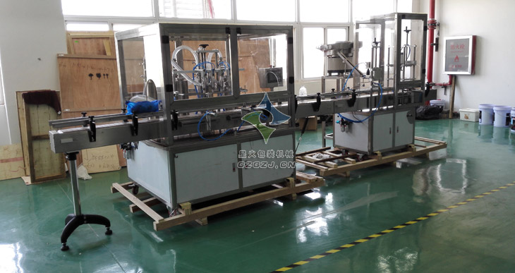 四頭食用油灌裝生產(chǎn)線