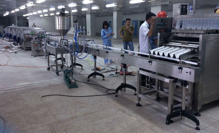 6頭顆粒醬料灌裝機(jī)