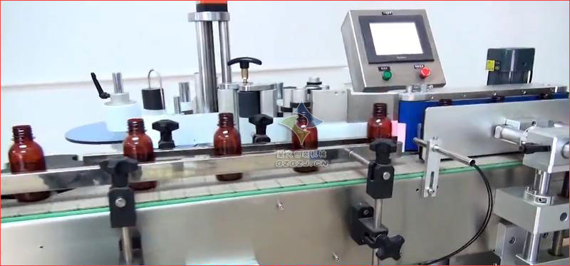 塑料圓瓶自動貼標(biāo)機,全自動搓滾式圓瓶貼標(biāo)機