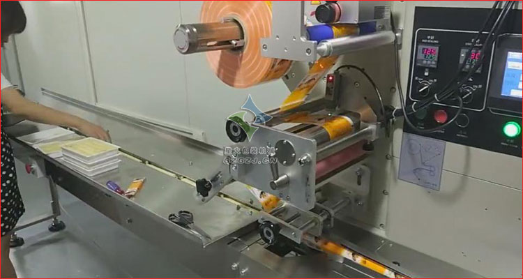 雞蛋卷食品包裝機(jī),蛋卷酥自動包裝機(jī)